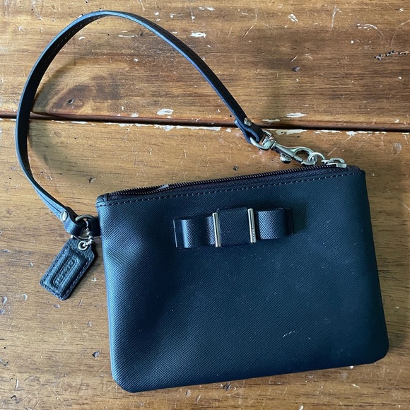 Coach 51672 Darcy Saffiano Crossgrain Small Bow Wristlet Wallet Black Silver - Picture 1 of 7